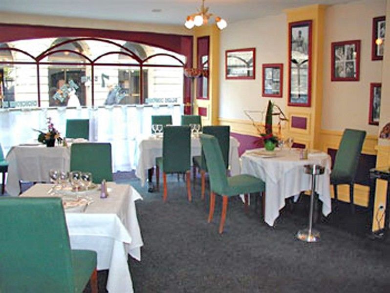 Hôtel De Brunville Et Restaurant Le Café Louis Bayeux Restaurante foto